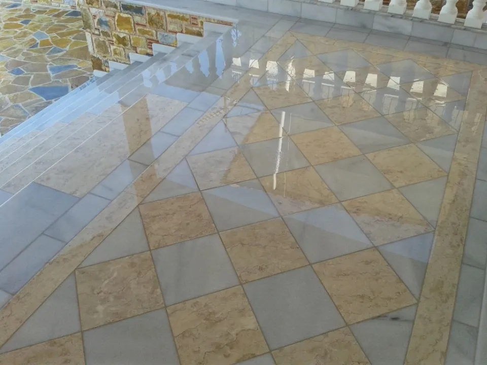 Δάπεδο από μάρμαρο σε σχέδιο σκακιέρας